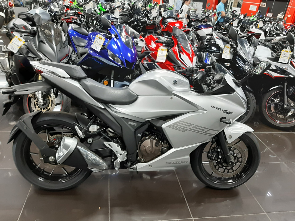Suzuki GIXXER SF250