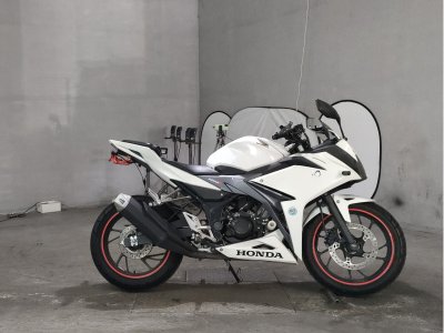 Honda CBR150R 2016