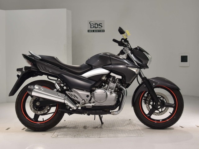 Suzuki GSR250