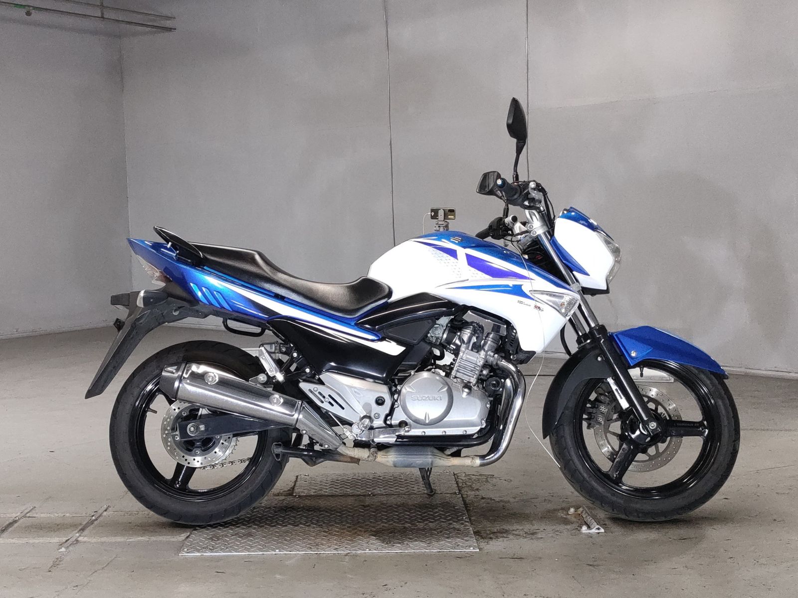 Suzuki GSR250