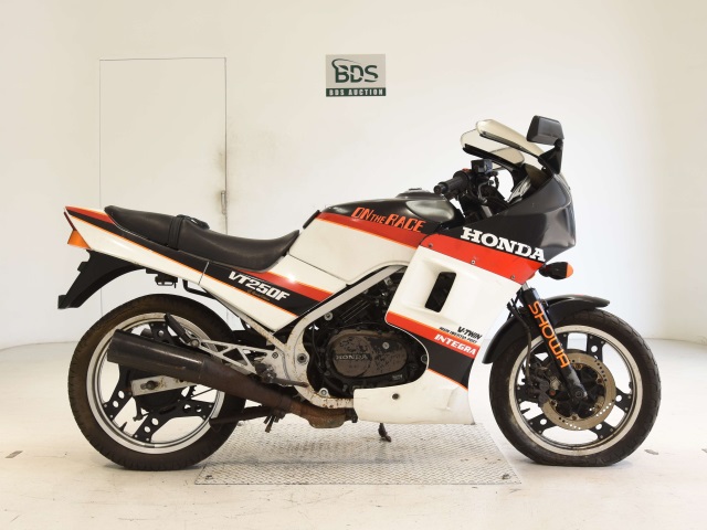 Honda VT250F XELVIS 1984