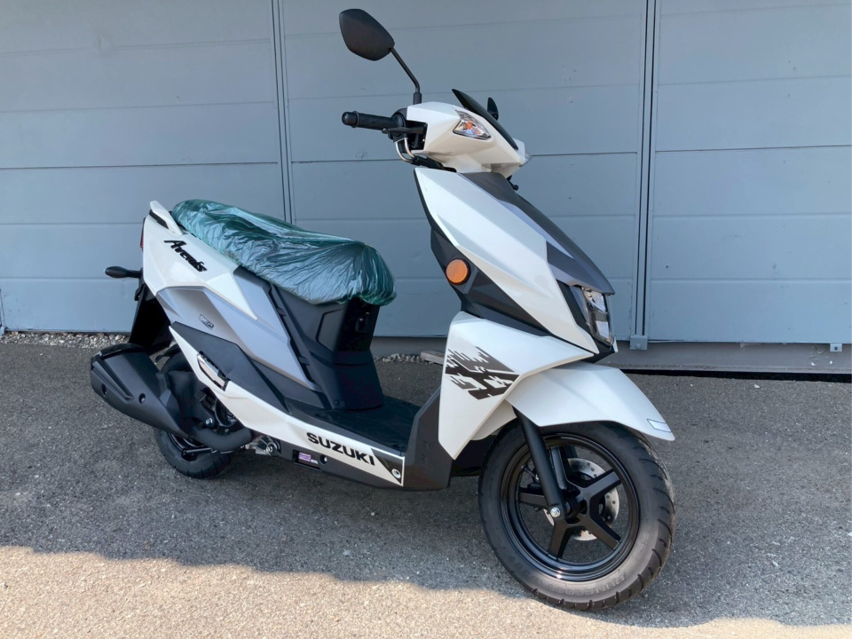 Suzuki AVENIS125
