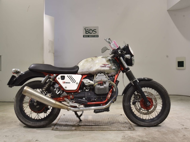 Moto Guzzi V7ﾚｰｻｰ 2011