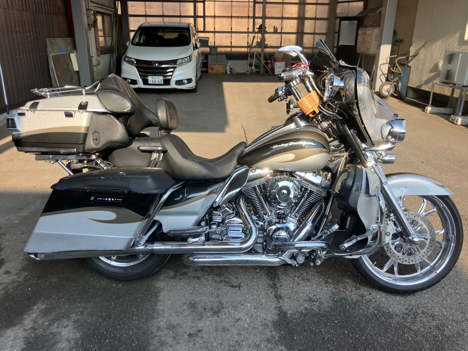 HD FLHTCUSE1800 CVO 2012