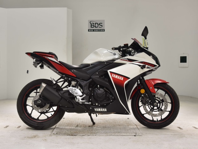 Yamaha YZF-R25 2016