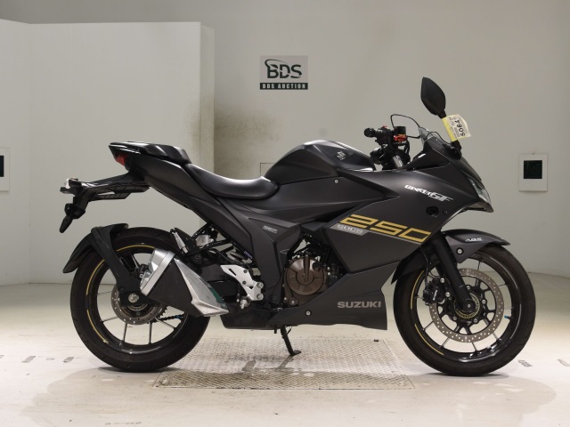 Suzuki GIXXER250SF
