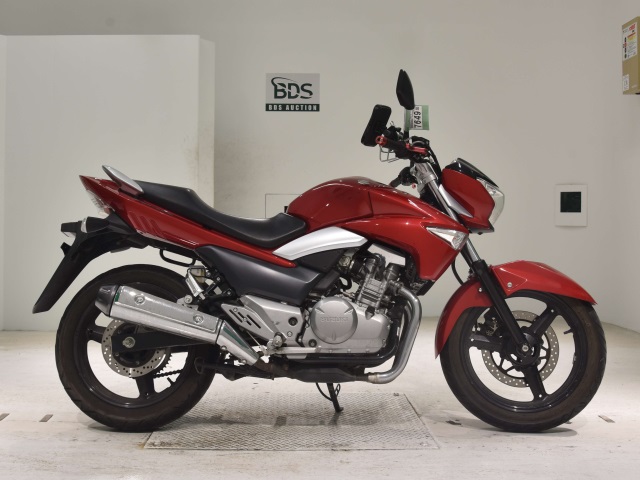 Suzuki GSR250 2012