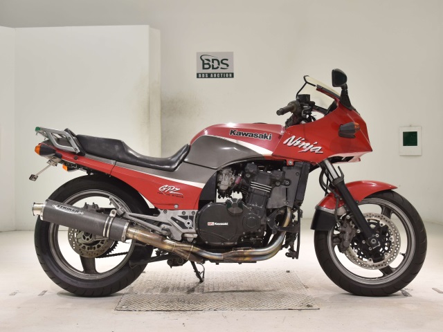 Kawasaki GPZ900R 1999