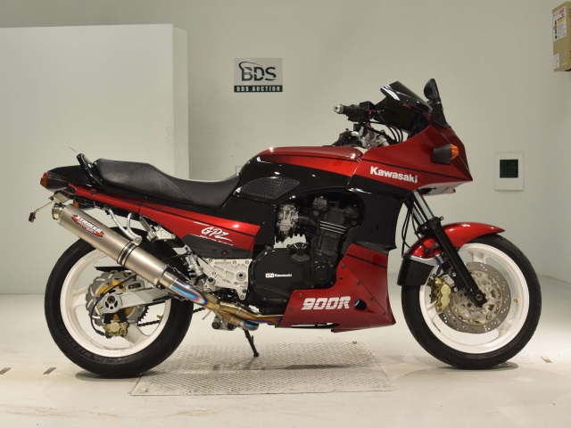Kawasaki GPZ900R 1990