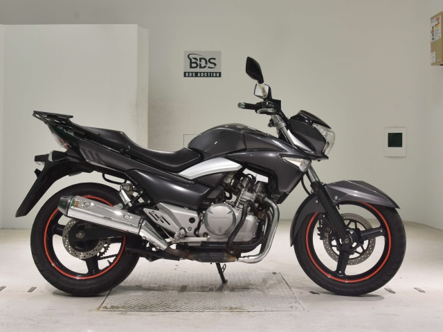 Suzuki GSR250
