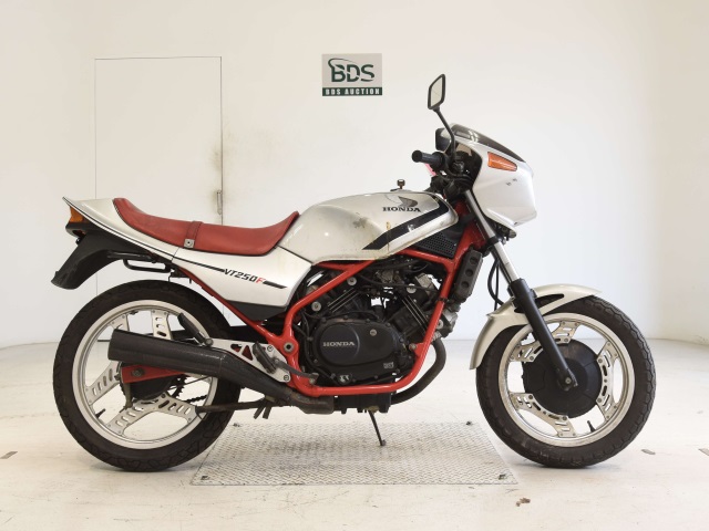 Honda VT250F XELVIS 1983