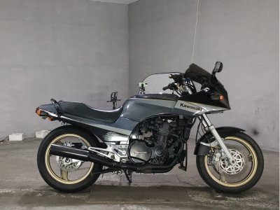 Kawasaki GPZ900R 1990