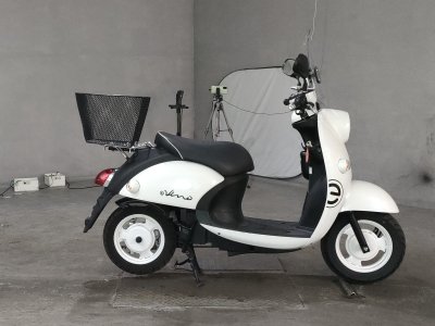 Yamaha E-VINO 2015