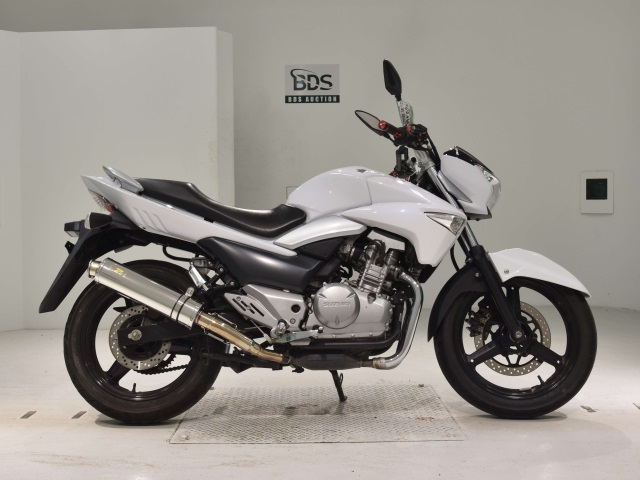 Suzuki GSR250