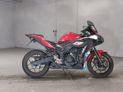 Yamaha YZF-R25 2015
