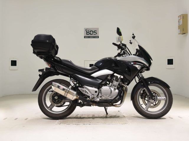 Suzuki GSR250S