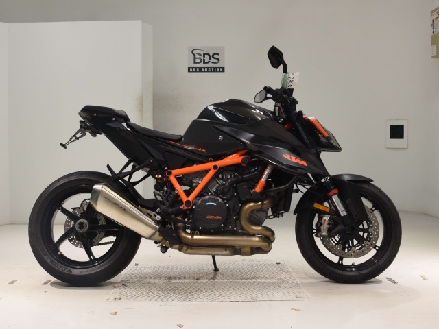 KTM 1290 SUPERDUKE R 2021