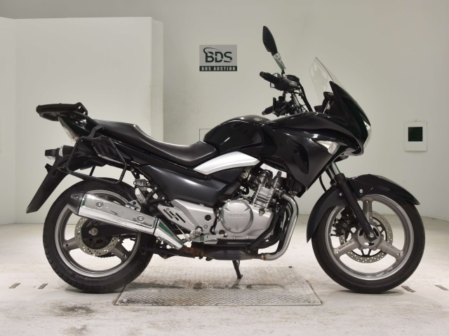 Suzuki GSR250S