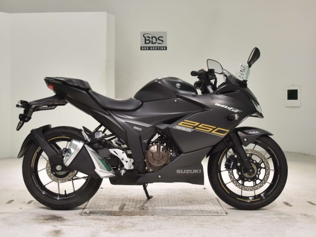 Suzuki GIXXER250SF