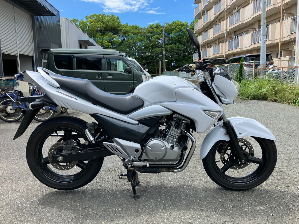 Suzuki GSR250