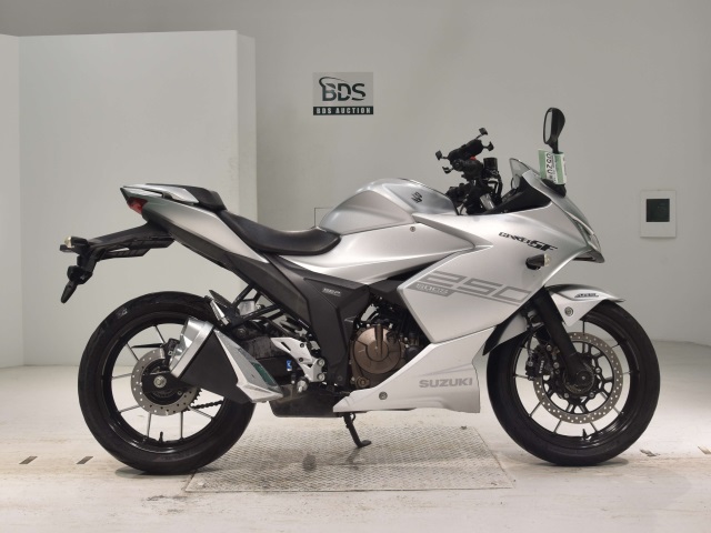Suzuki GIXXER250SF