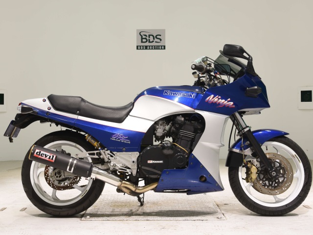 Kawasaki GPZ900R 1996