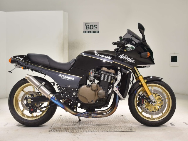 Kawasaki GPZ900R 1996