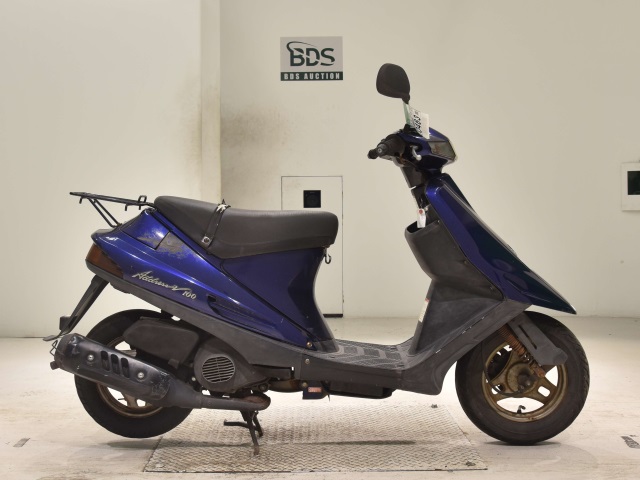 Suzuki ADDRESS V100
