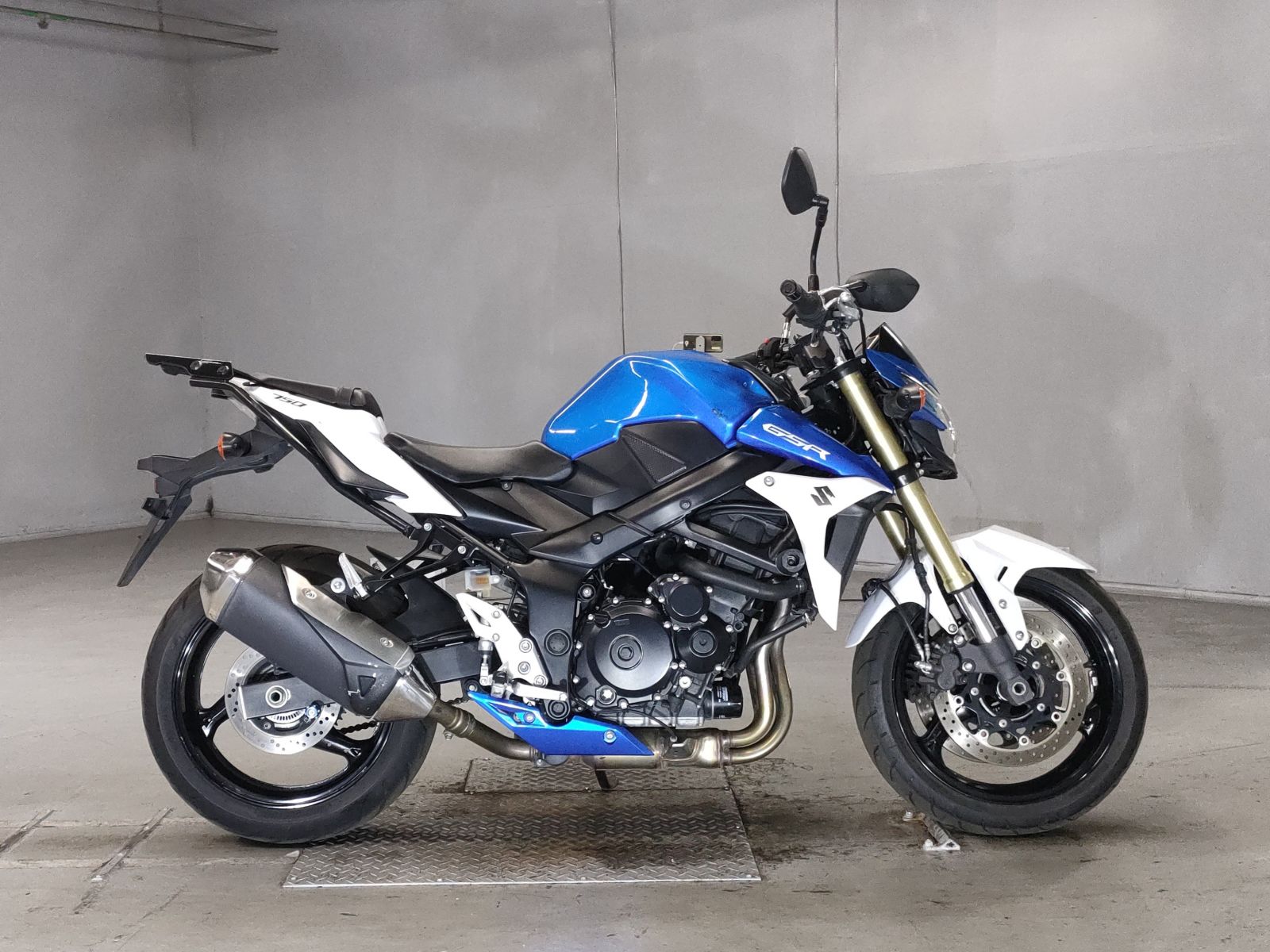 Suzuki GSR750 2013