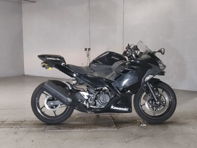Kawasaki Z400 2018