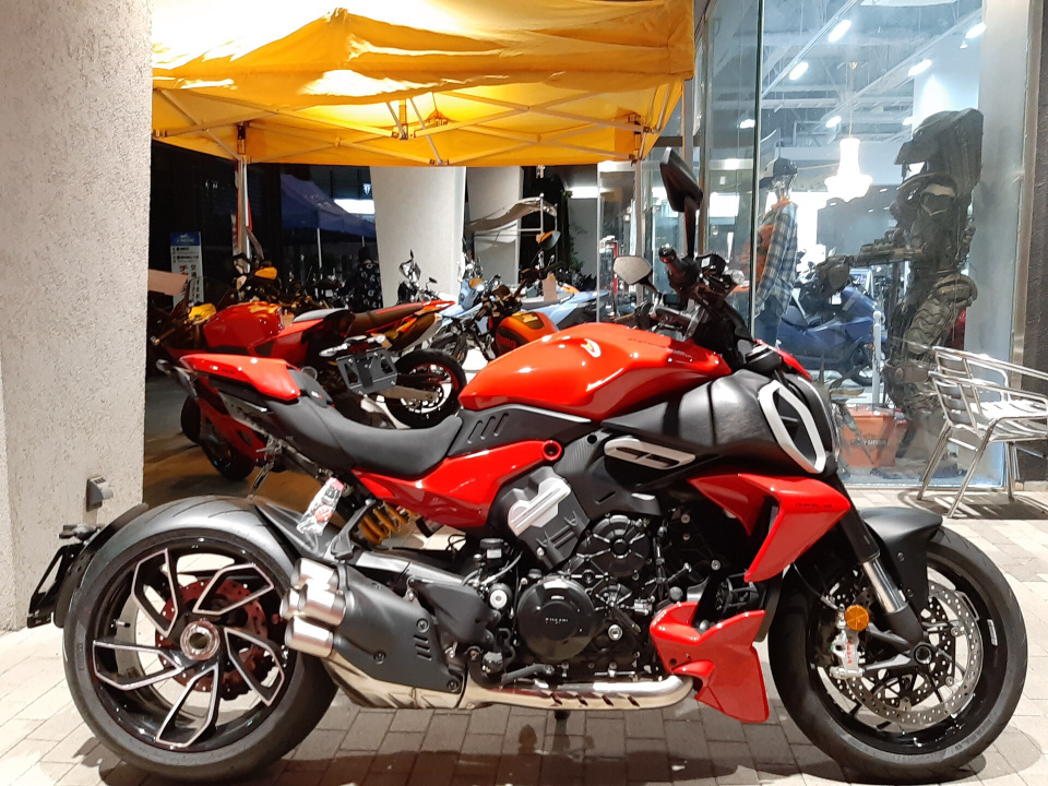 Ducati DIAVEL 2025