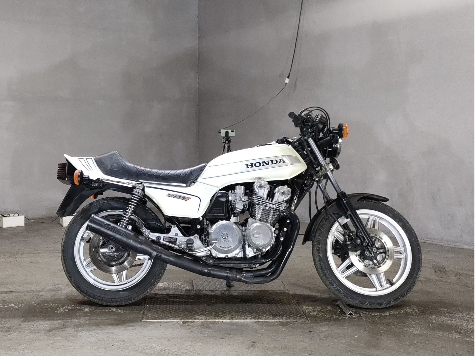 Honda HORNET CB900F 1979