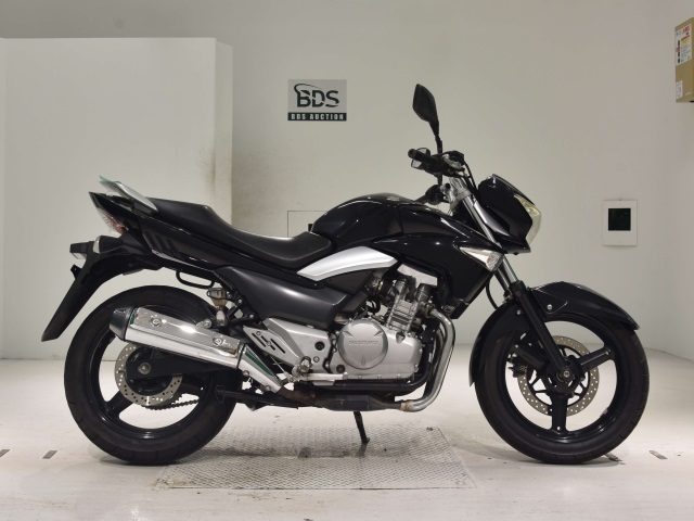 Suzuki GSR250
