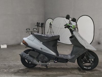 Suzuki ADDRESS V100