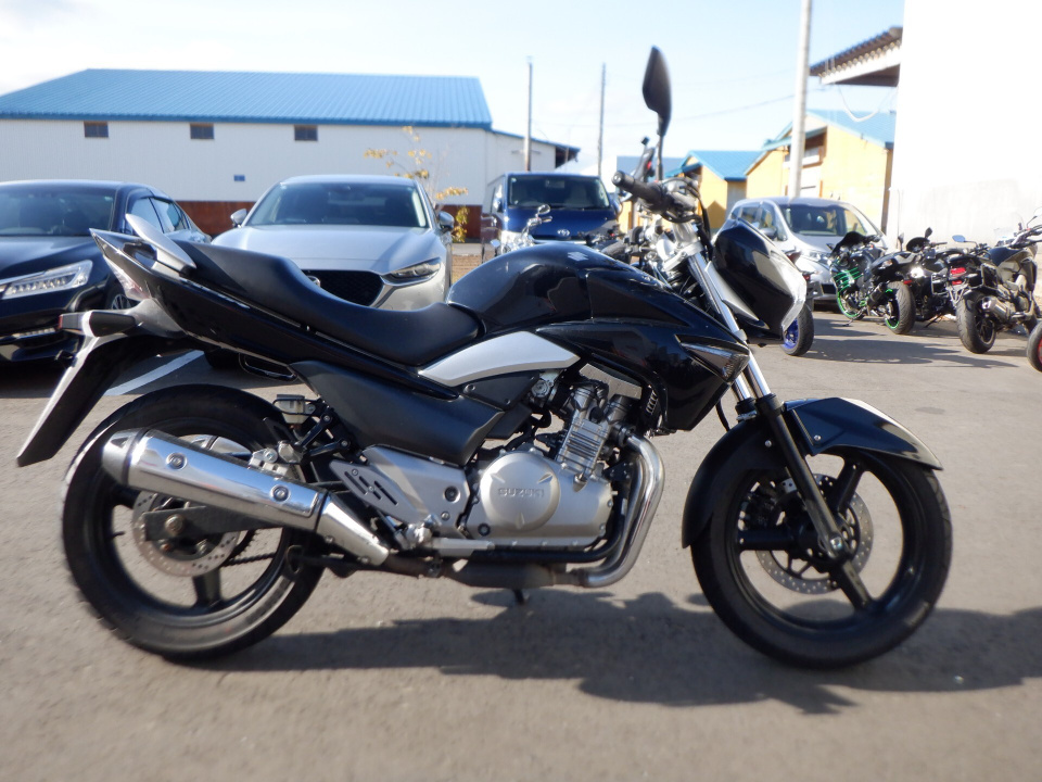 Suzuki GSR250