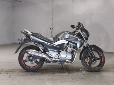 Suzuki GSR250