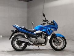 Suzuki GSR250S
