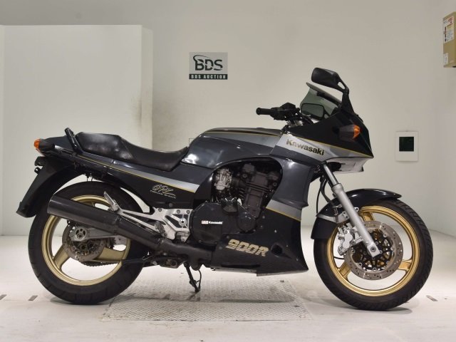 Kawasaki GPZ900R 1996