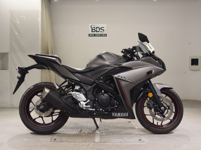 Yamaha YZF-R25A 2016