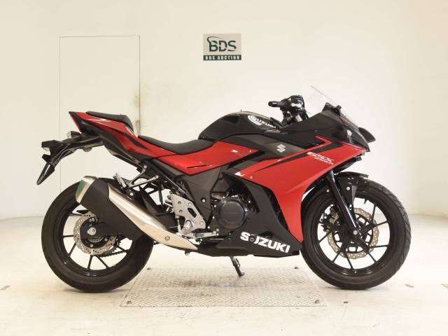 Suzuki GSX250RA