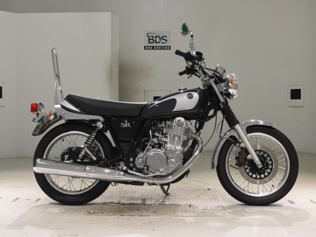 Yamaha SR400 2022