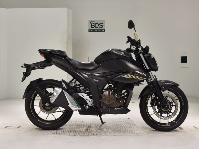 Suzuki GIXXER250