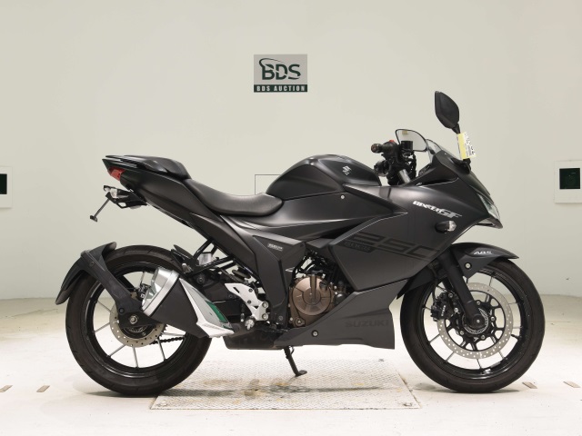 Suzuki GIXXER250SF