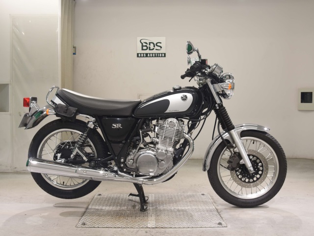 Yamaha SR400 2021