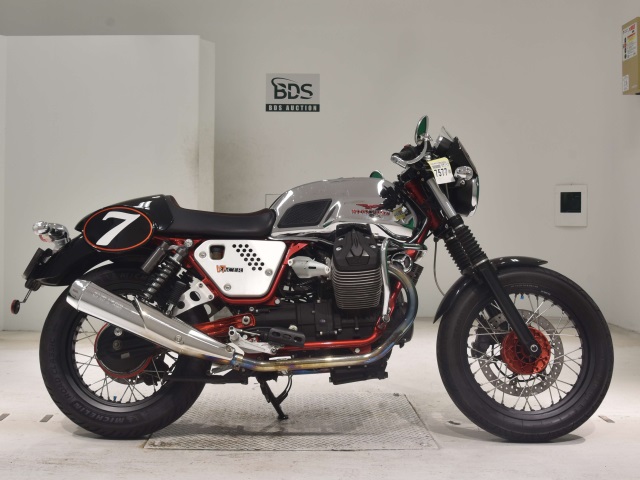 Moto Guzzi V7ﾚｰｻｰ 2014