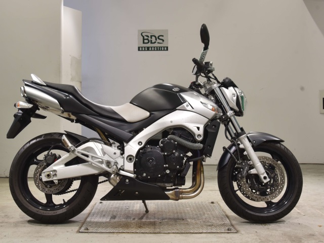 Suzuki GSR400 2006