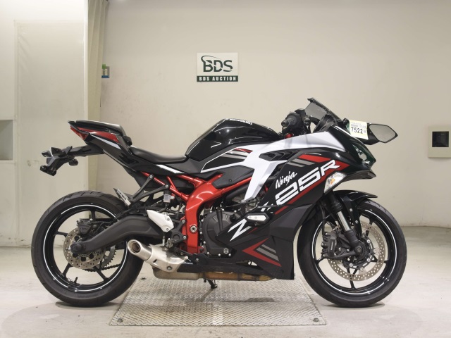 Kawasaki NINJA ZX-25R KRT 2021