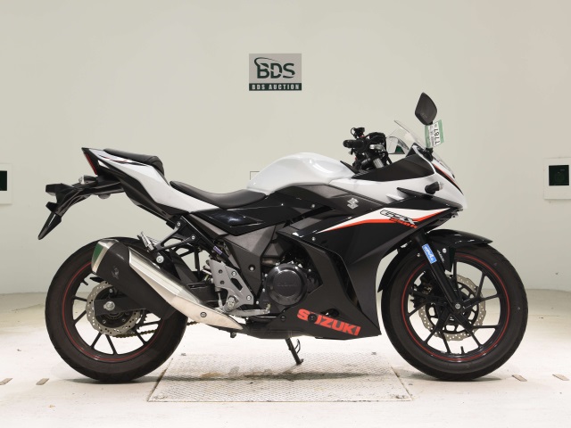 Suzuki GSX250RA