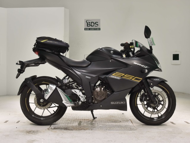 Suzuki GIXXER250SF