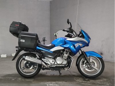 Suzuki GSR250F